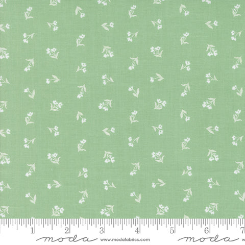 Cottage Charm Meadow Tossed Ditsy Yardage by Heather Briggs for Moda Fabrics