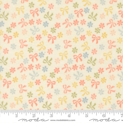 Handmade Sweetness Quilting Cuddle Porcelain Bows & Daisies Yardage by Heather Briggs for Moda Fabrics